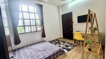 Căn hộ cửa sổ lớn Full nội thất - gần Công Trường Dân Chủ