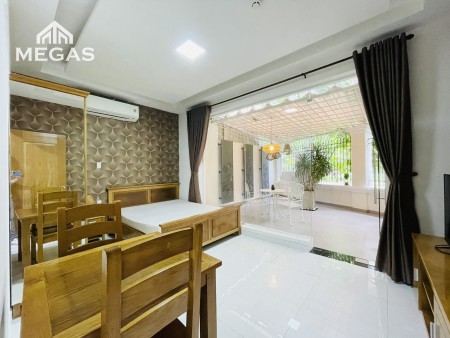 Căn hộ 1PN có ban công rộng diện tích 50m2 ở được gia đình gần nhà thờ Tân Định