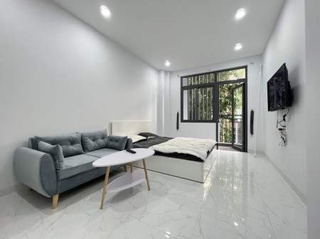 Studio ban công ngay Ga Sài Gòn, công trường dân chủ công viên Lê Thị Riêng