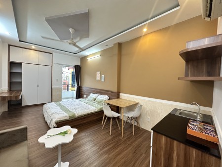 CĂN HỘ STUDIO BALCONY Full Nội Thất Gỗ Sang Trọng vị trí nằm tại Trung Tâm của các Trường Đại Học
