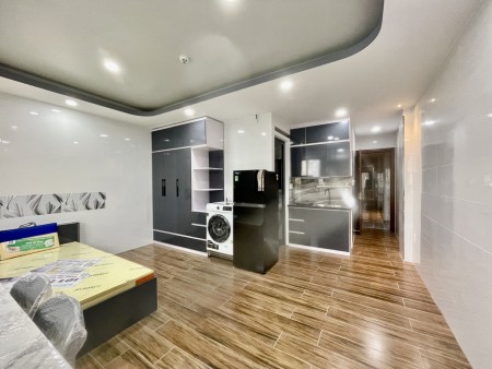 Căn hộ ban công view full nội thất gần Ngã Tư Hàng Xanh