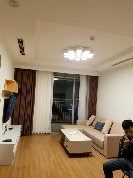 Chính chủ tôi cho thuê CHCC Vinhomes Nguyễn Chí Thanh 2PN, đủ đồ nội thất LH đt 0344529391 xem nhà