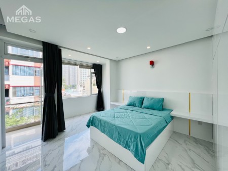 Căn hộ studio 1 phòng ngủ 1 phòng khách tách bếp có ban công - full nội thất nằm gần Quận 1.