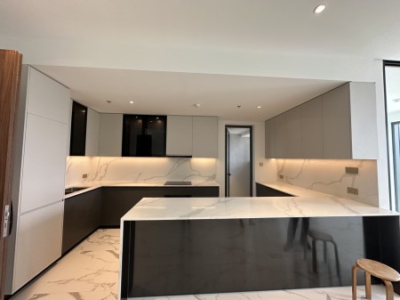 Cho thuê 2PN + 1 Metropole THủ Thiêm Crest 115m2 NTCB 40 triệu