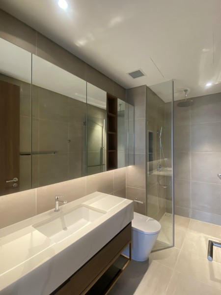 Mới! The Crest: 2PN + Studio 115m2 nội thất bàn giao, view quận 1 cực đẹp, giá tốt 38tr/tháng