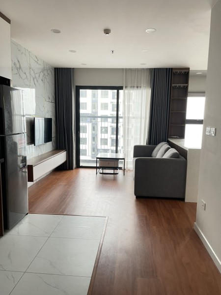Chính chủ cho thuê căn hộ 2PN + 1 2WC full đồ, gần nhà để xe tại Vinhomes Smart City, free dịch vụ