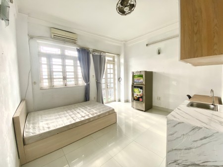 Căn hộ dịch vụ gần ngã 6 công hòa Full nội thất - Ban công giá tốt quận 10