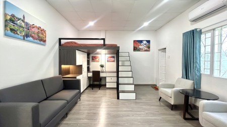 Căn hộ Duplex cửa sổ full nội thất gần sân bay TSN ,Đại học Hoa Sen