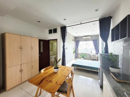 Căn Hộ Ban Công_Full Nội Thất_Máy Giặt Riêng_Ngay Cư Xá Bắc Hải_Quận10