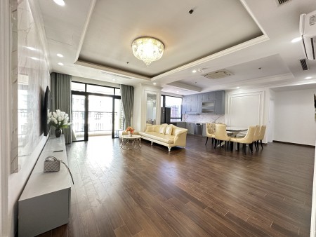 Chính chủ cho thuê căn hộ tại Royal City, 3PN, 136m2, 18 triệu, nội thất full, LH: 0934.531.939
