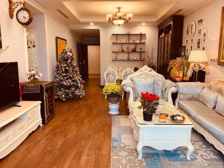 Chính chủ cho thuê căn hộ 2PN tại Royal City, 132m2, nội thất full, giá: 18 triệu, LH: 0934.531.939