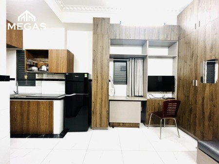 Căn hộ cao cấp, full nội thất, hiện đại, có ban công, nằm ngay Trường Chinh và gần bến xe An Sương.