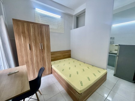 Căn hộ ban công gia rẻ ngay ngã giao bắc hải - lý thường kiệt gần ĐH bách khoa