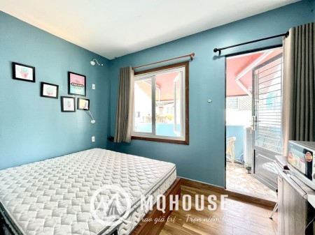 Căn hộ tách bếp, ban công, ngay vòng xoay Phù Đổng, đi bộ đến Đại học Hoa Sen, chợ Bến Thành, Quận 1