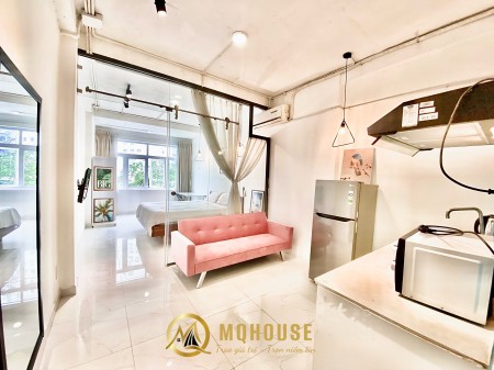 Căn hộ 1Pn+ Bancol, Cửa sổ thoáng, gần Chợ Bến Thành, Đại Học HOa Sen