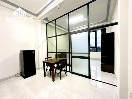 Căn Hộ 1 Phòng Ngủ Full Nội Thất - Ban Công Lớn , View Kính - Ngay Hoàng Văn Thụ, Ngã Tư Bảy Hiền