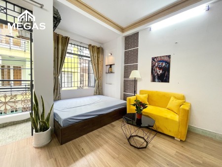 Cho Thuê Căn Hộ Cao Cấp - Ban Công Cửa Sổ Lớn - Full Nội Thất - Ngay Ngã Tư Phú Nhuận