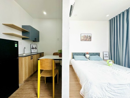 Căn hộ 1 phòng ngủ ban công, cửa sổ full nội thất gần Ngã Tư Phú Nhuận