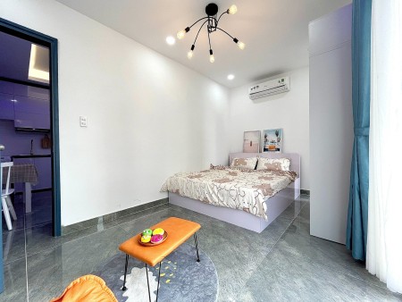 Căn hộ cao cấp STUDIO 1 Phòng Ngủ BAN CÔNG CỬA SỔ LỚN TÁCH BẾP - FULL NỘI THẤT nằm xát Quận 1