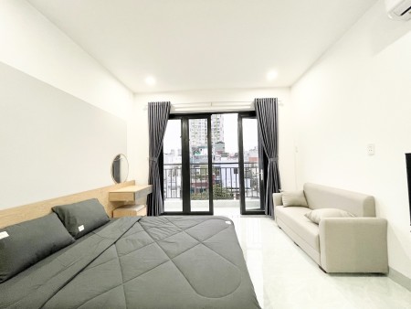 Căn hộ ban công, full nội thất gần Ngã Tư Hàng Xanh