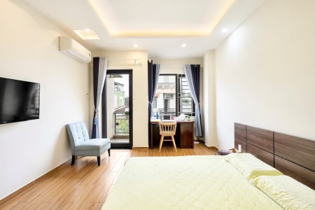 Căn hộ 1 phòng ngủ, ban công full nội thất gần Ngã Tư Hàng Xanh