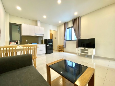 Căn hộ 1 phòng ngủ, ban công, full nội thất, máy hút mùi gần cầu Thị Nghè, Ngã Tư Hàng Xanh