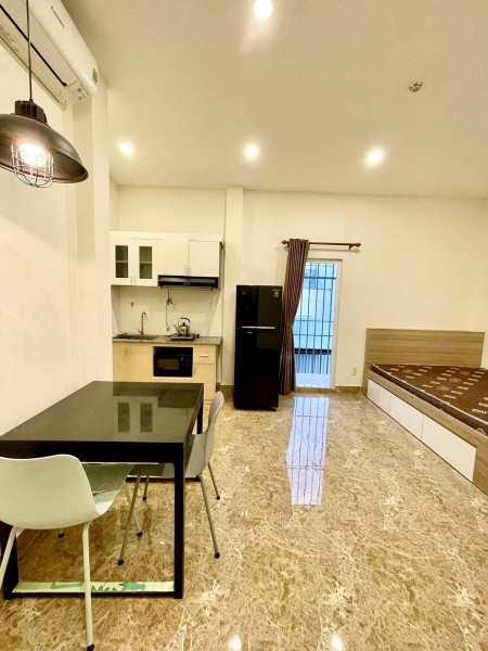 Cho thuê phòng studio 34m2 căn hộ dịch vụ nội thất cao cấp đẹp ban công thoáng mát Khánh Hội Quận 4