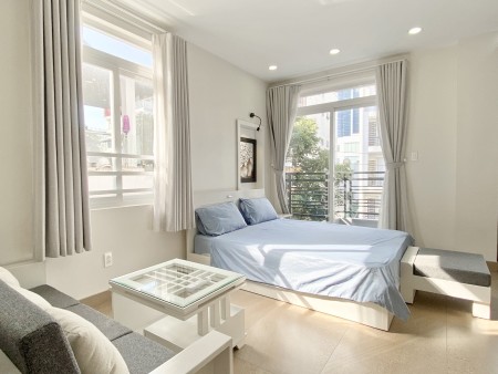 Căn hộ ban công full nội thất cao cấp, máy giặt riêng gần cầu Thị Nghè, Ngã Tư Hàng Xanh