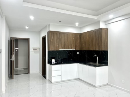 Chủ nhà cho thuê căn studio ban công hướng Tây Bắc, view sân golf, NTCB 40m2