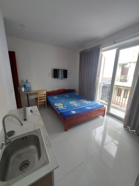 Phòng ban công đủ tiện nghi lầu 1.giá 5.5 triệu giờ tự do dấu vân tay