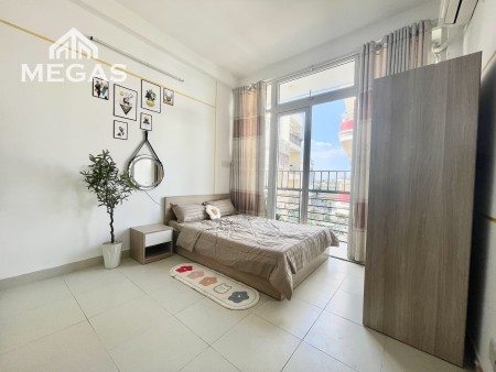 Căn hộ full nội thất, ban công, giá tốt, ngay Etown Cộng Hòa