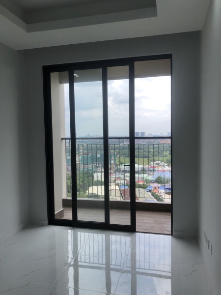 cho thuê căn hộ 2pn mới đã gắn rèm và bao phí quản lý cho khách thiện chí