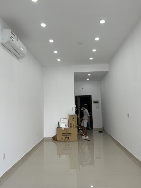 Thuê văn phòng 36m2, hoàn thiện cơ bản, ngay tháp trung tâm, chỉ 8.5 triệu ở The Sun Avenue