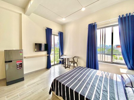 Căn hộ full nội thất, cửa sổ và ban công thoáng mát, ngay Trần Quang Diệu, Quận 3