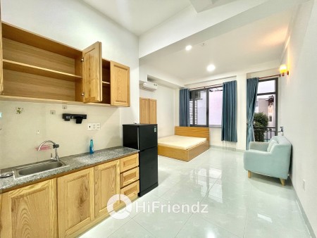 Cho thuê studio bancol full nội thất - thang máy - giáp Phú Nhuận - như hình 100%