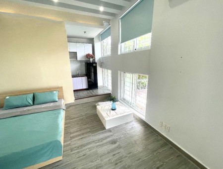 Căn hộ dịch vụ Studio full nội thất, cửa sổ lớn ( Hoàng Quốc Việt )