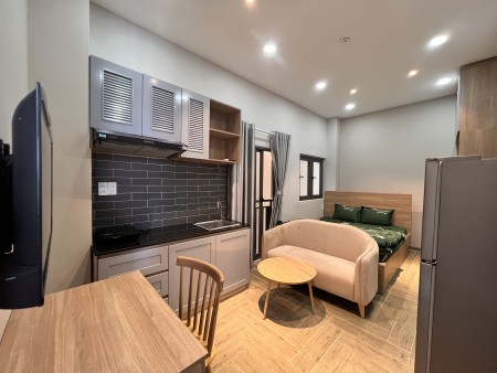 Cho thuê căn hộ studio full nội thất cao cấp - bancol giếng trời - phòng mới sạch sẽ