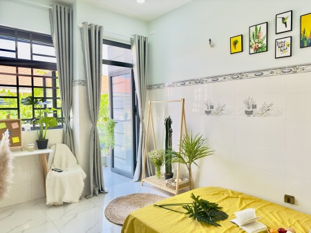 Cho thuê căn hộ studio ban công, có cửa sổ, gần cầu kênh Tẻ quận 7