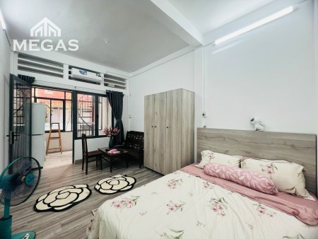 Căn Hộ sát bờ kè Hoàng Sa nội thất đầy đủ có ban công lớn ở Q3