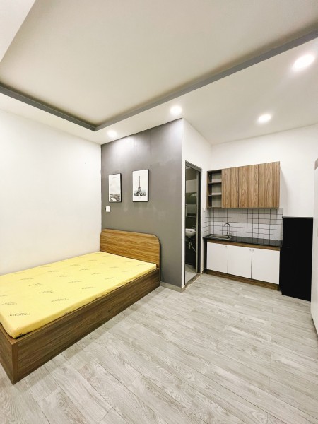 Cho thuê căn hộ mới xây full nội thất CMT8 Q10