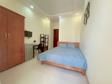 Cho thuê căn hộ full nội thất có ban công nhỏ giá siêu hạt dẻ ngay Q3