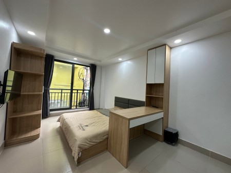 Trống sẵn căn hộ đầy đủ nội thất có ban công ngay cầu Lê Văn Sỹ quận 3