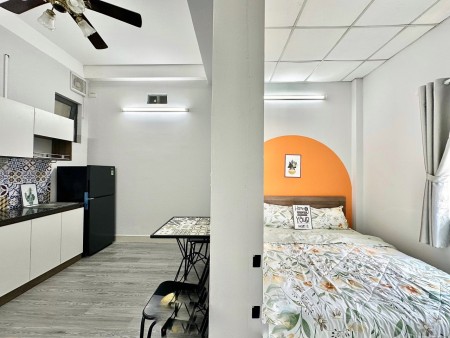 Cho thuê căn hộ mới toanh 1PN có cửa sổ to Full nội thất ngay cầu Bông Q1