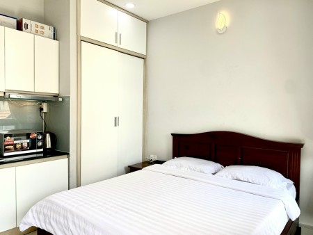 Căn hộ studio, ban công, cửa sổ lớn, ngay sân bay, gần Etown Cộng Hòa, Quận Tân Bình
