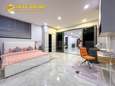 Thuê ngay căn hộ 1 phòng ngủ, 40m2, an ninh, sang trọng, Huỳnh Văn Bánh, Phú Nhuận, Ban công