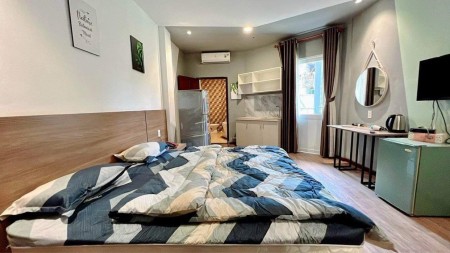 Cho thuê CHDV giá rẻ full nội thất cửa sổ thoáng gió gần chợ Bến Thành q1