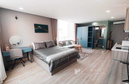 Căn hộ cao cấp mới, ngay Bạch Đằng, sân bay, có ban công, full nội thất hiện đại