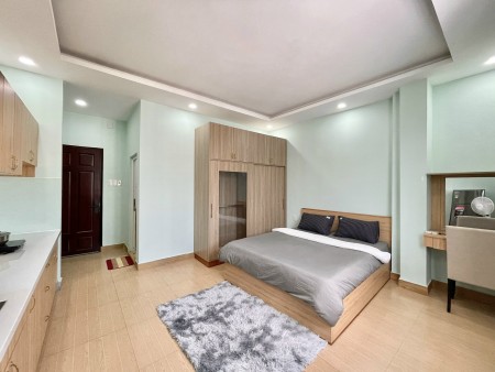 Căn hộ có cửa sổ trời lớn ngay trung tâm sân bay Tân Sơn Nhất, Tân Bình