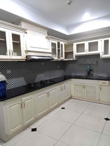 Cho thuê căn hộ Phúc Yên 2, 90m2, 2pn giá 8tr4, nhà trống ở liền