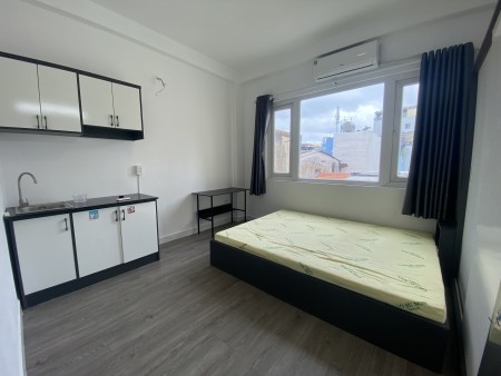 Cho thuê căn hộ 1PN có cửa sổ thoáng mát Quận 1